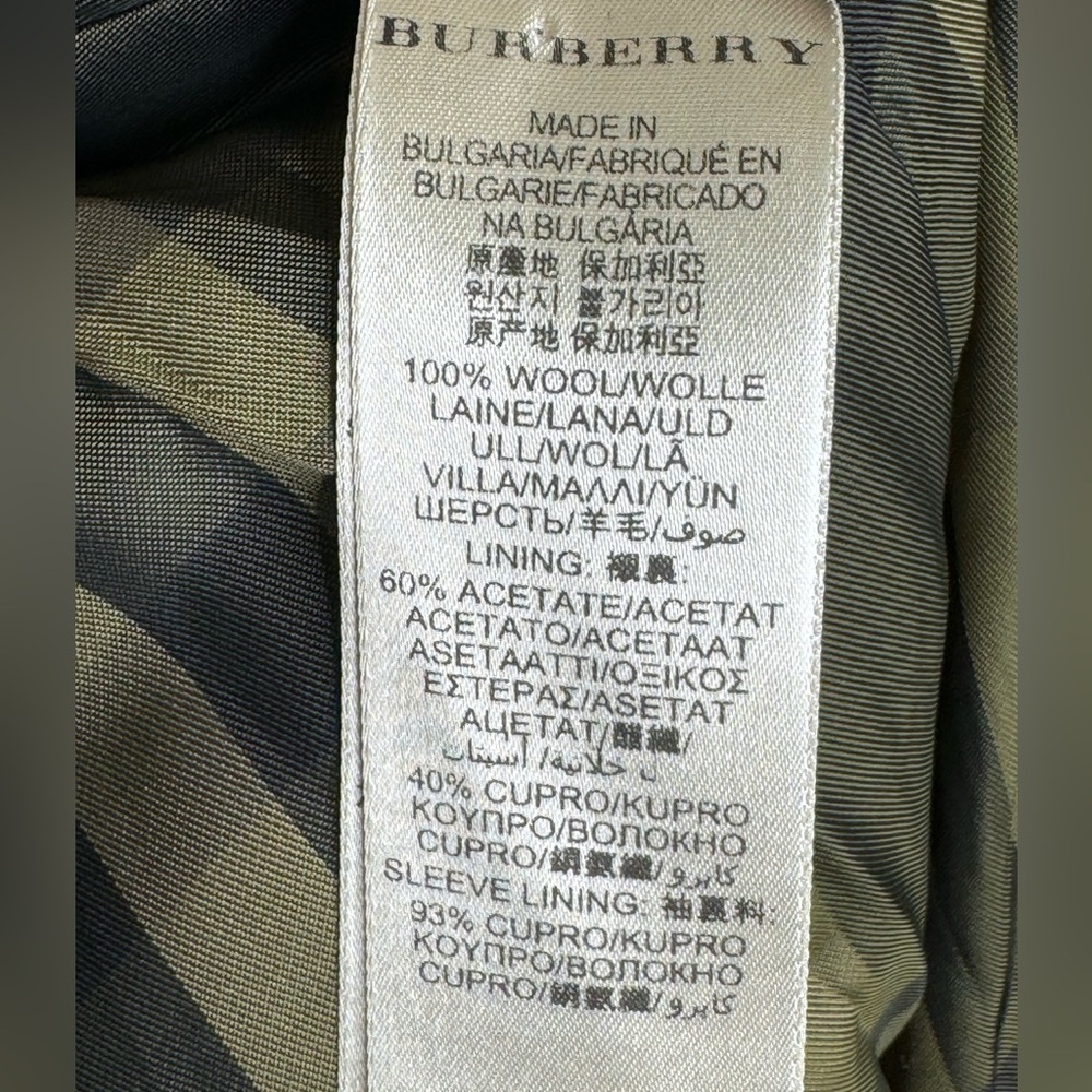 Burberry Women's Wool Trench Coat - Timeless Elegance and British Heritage - Picture 8 of 9